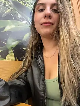 Snapshot of sarah_honey__ chatting on 11.19.25 sarah honey online show from 11.19.25
