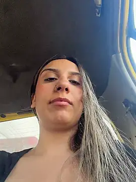 Snapshot of sarah_honey__ chatting on 12.15.25 sarah honey online show from 12.15.25