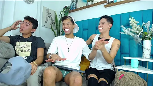 Hot Boys Latinos X online show from 02.05.26