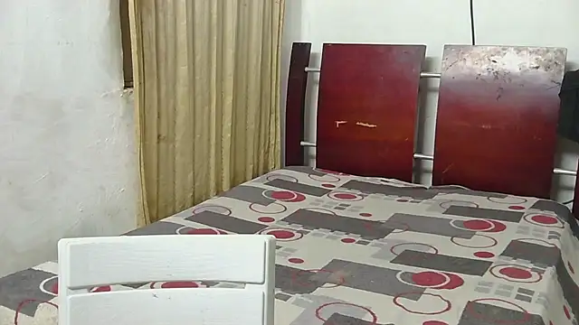 Snapshot of fer_luna chatting on 12.15.25 fer luna online show from 12.15.25