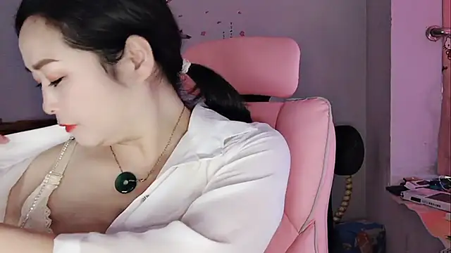 Snapshot of Ava-baby-8899 chatting on 10.29.25 Ava-baby-8899 online show from 10.29.25