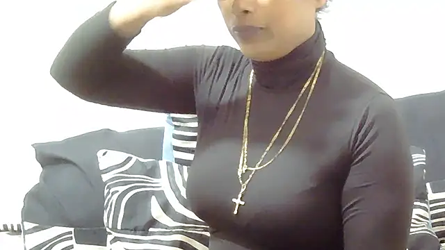 Snapshot of DOVE85 chatting on 11.29.25 DOVE85 online show from 11.29.25