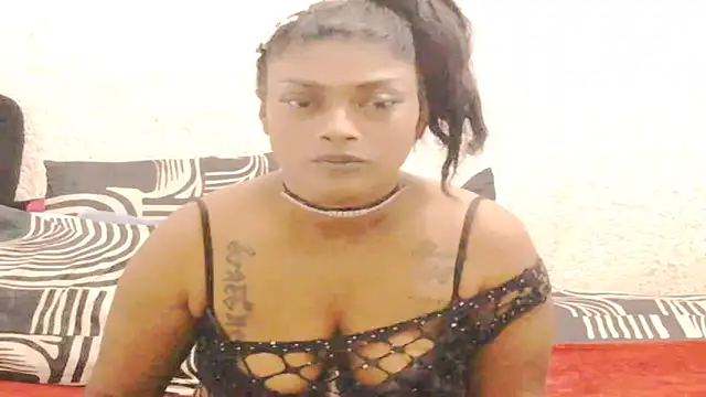 Snapshot of DOVE85 chatting on 12.17.25 DOVE85 online show from 12.17.25