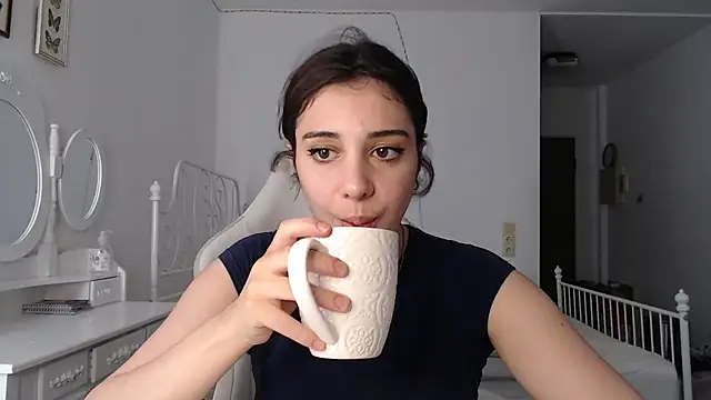 Snapshot of bellefleurrr chatting on 06.24.26 bellefleurrr online show from 06.24.26