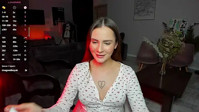 Snapshot of Cleojuice chatting on 11.04.25 Cleojuice online show from 11.04.25