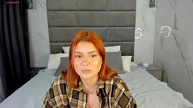 Snapshot of Susie_Porter chatting on 11.06.25 Susie Porter online show from 11.06.25