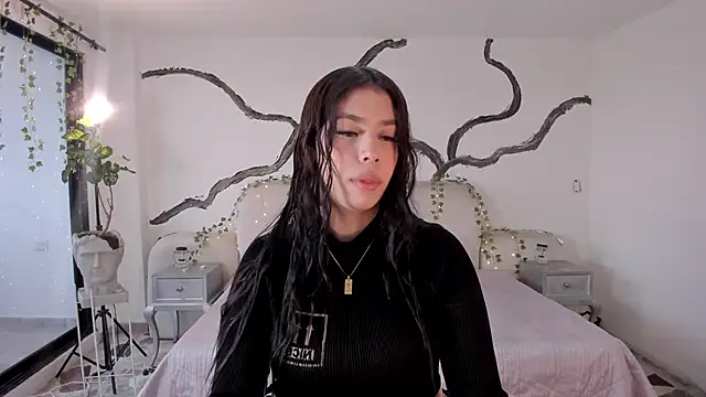 AsiaMillerr  online show from 11.14.25