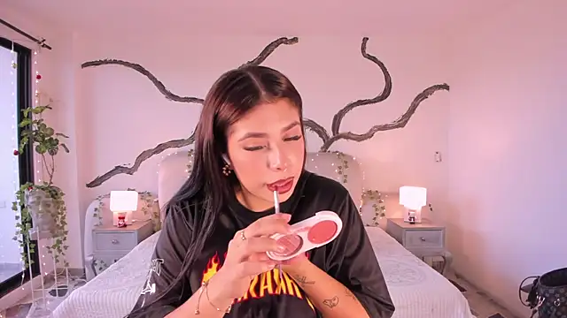 AsiaMillerr  online show from 11.24.25