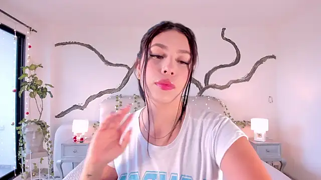 AsiaMillerr  online show from 11.28.25