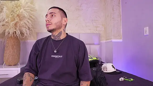 AsiaMillerr  online show from 12.15.25