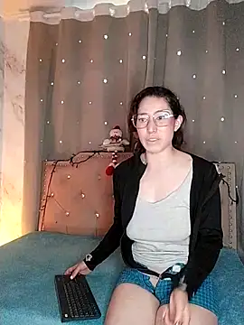 eva delight  online show from 11.17.25