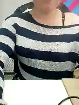 Snapshot of Darina_X chatting on 10.25.25 Darina X online show from 10.25.25