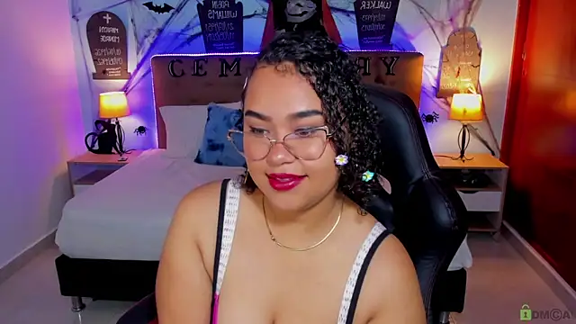 Snapshot of Prettyy_zoe chatting on 10.25.25 Prettyy zoe online show from 10.25.25