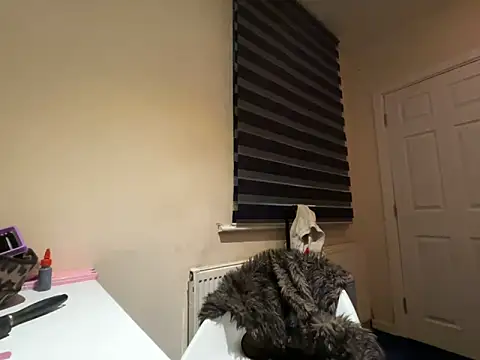 rosie-hipstergal online show from 02.20.26