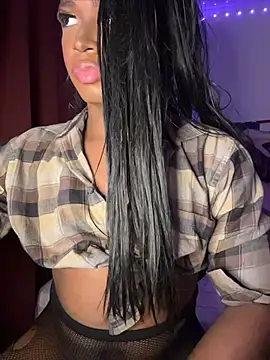 Snapshot of cherxyl_royal chatting on 07.18.26 cherxyl royal online show from 07.18.26