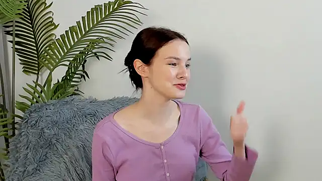 Snapshot of MariamShapouri chatting on 10.26.25 MariamShapouri online show from 10.26.25