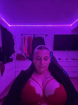 Aksinja05 online show from 11.05.25