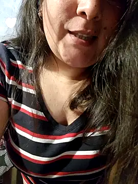 Snapshot of Clara_Arg chatting on 10.31.25 Clara Arg online show from 10.31.25