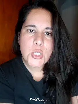 Snapshot of Clara_Arg chatting on 11.13.25 Clara Arg online show from 11.13.25