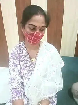 Snapshot of Janvi_kapor chatting on 10.25.25 Janvi kapor online show from 10.25.25