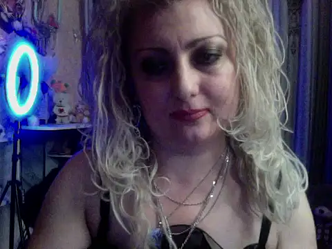 xHot Amazonq online show from 10.26.25