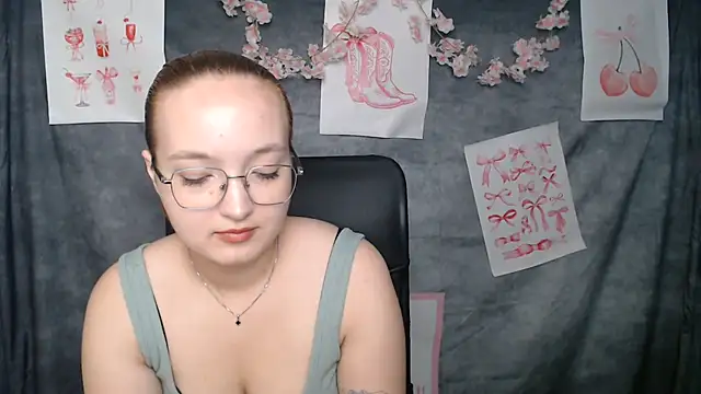 Snapshot of MissAriaa chatting on 06.15.26 MissAriaa online show from 06.15.26