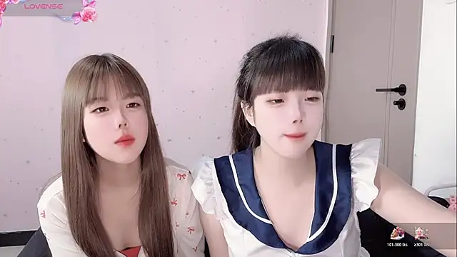 Snapshot of TT-SJM-TT chatting on 10.27.25 TT-SJM-TT online show from 10.27.25