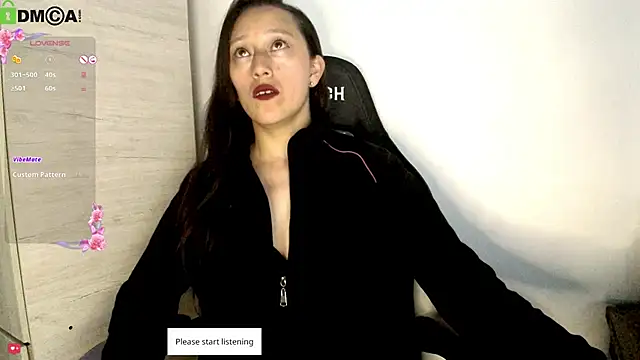 Snapshot of Sunshine_e chatting on 11.10.25 Sunshine e online show from 11.10.25