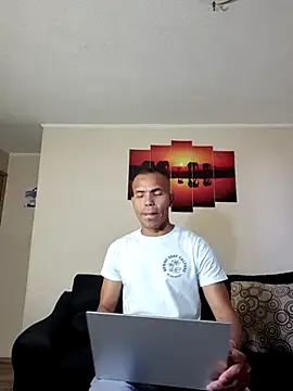 Snapshot of Jonnes-z chatting on 12.14.25 Jonnes-z online show from 12.14.25