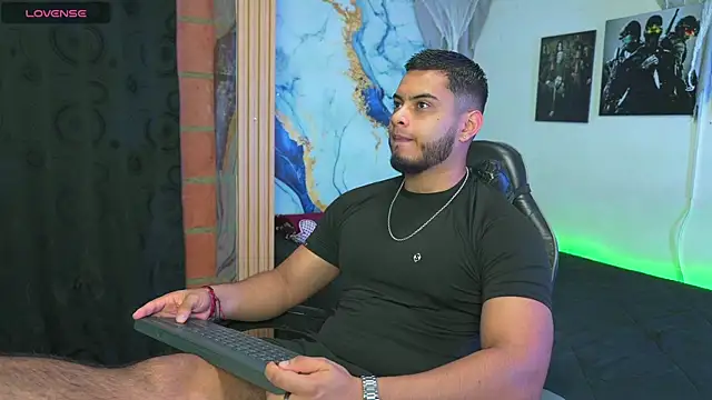 Tiler wolker online show from 11.13.25