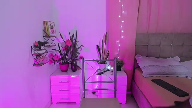 nahomi28  online show from 11.22.25