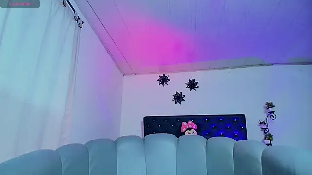 GiannaRoberts online show from 11.30.25