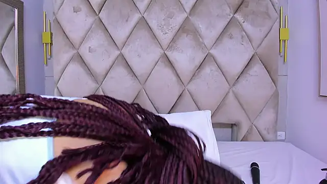 violett rabbit  online show from 03.03.26