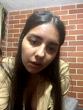 Snapshot of Au-rora chatting on 11.04.25 Au-rora online show from 11.04.25