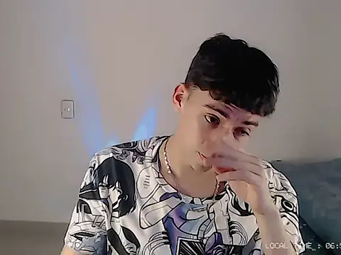 Snapshot of Sett_01 chatting on 10.31.25 Sett 01 online show from 10.31.25