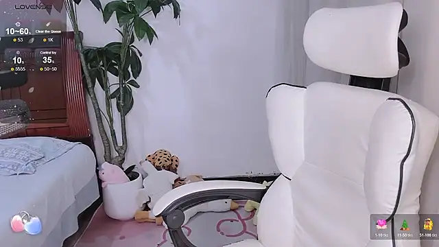 Snapshot of Tangt- chatting on 12.03.25 Tangt- online show from 12.03.25