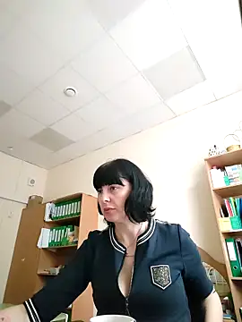 Snapshot of Viknika chatting on 10.31.25 Viknika online show from 10.31.25