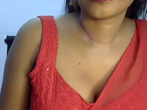 Snapshot of Cutie_Sonam chatting on 10.28.25 Cutie Sonam online show from 10.28.25