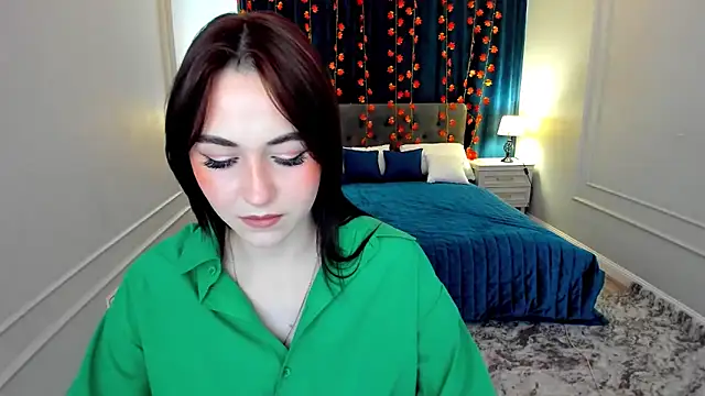 Snapshot of MakeYoueHappy chatting on 11.17.25 MakeYoueHappy online show from 11.17.25