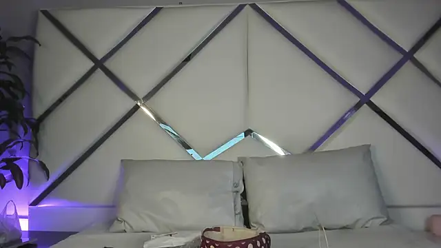 SweetPetiite online show from 10.30.25