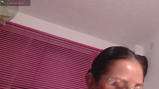 Emma Hotkiss online show from 04.11.26