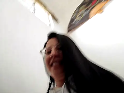 Emma Hotkiss online show from 04.17.26