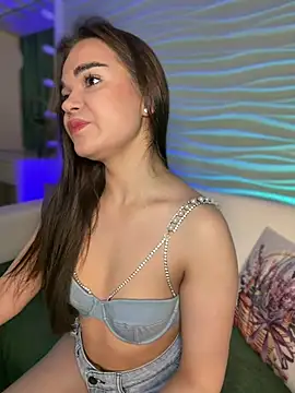 Snapshot of BabyShy- chatting on 05.28.26 BabyShy- online show from 05.28.26