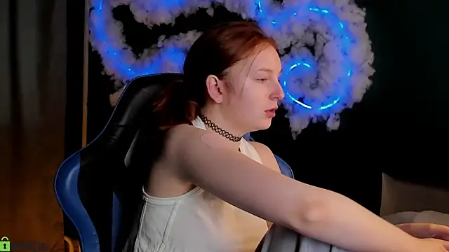 Snapshot of AngelWisee chatting on 05.08.26 AngelWisee online show from 05.08.26