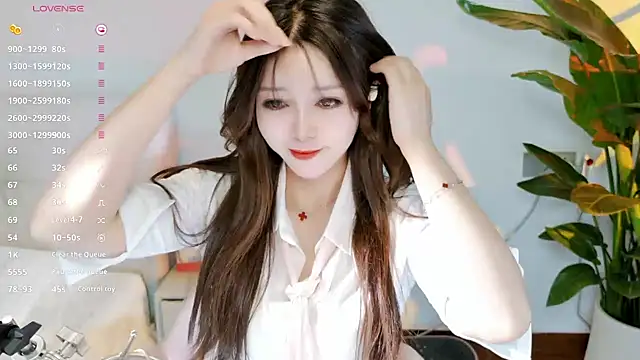 Snapshot of Yiluo95 chatting on 06.24.26 Yiluo95 online show from 06.24.26