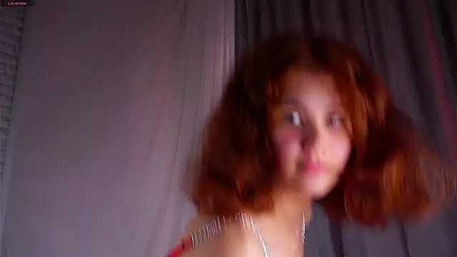 Snapshot of YettaCalabria chatting on 06.17.26 YettaCalabria online show from 06.17.26