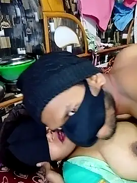 hot couple 000 online show from 12.20.25