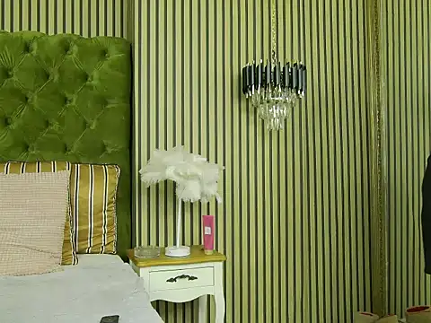 MiaJenner online show from 11.12.25