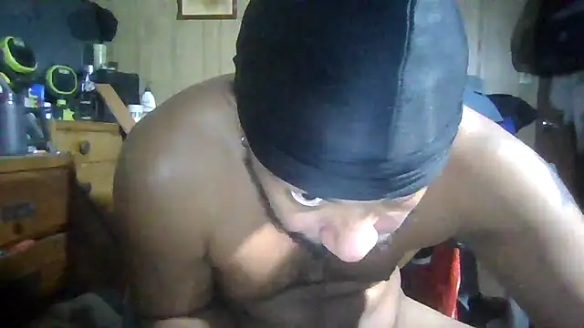 Snapshot of chuttos chatting on 11.29.25 chuttos online show from 11.29.25