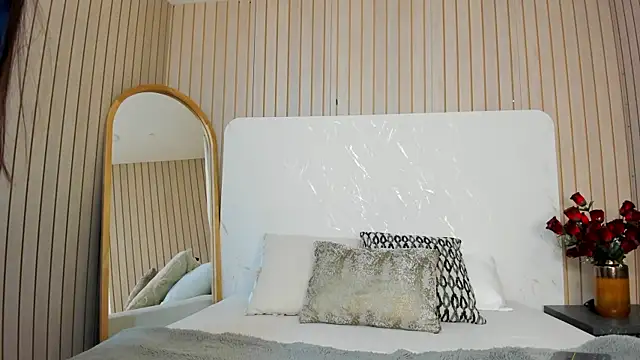 AmberrMoore  online show from 12.18.25